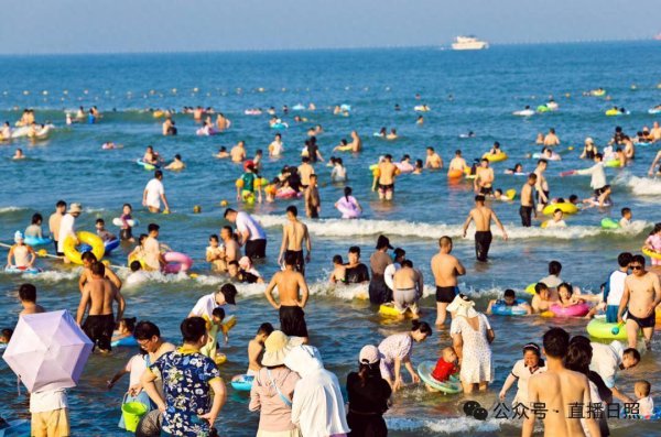 股票配资公司一起配资网 经山历海 清凉一夏｜日照海滨游人如织 缤纷夏日精彩不断